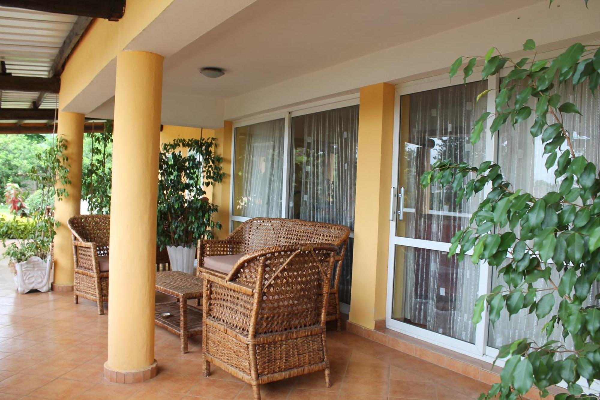 Aparthotel Jardin Tropical Бужумбура Екстериор снимка