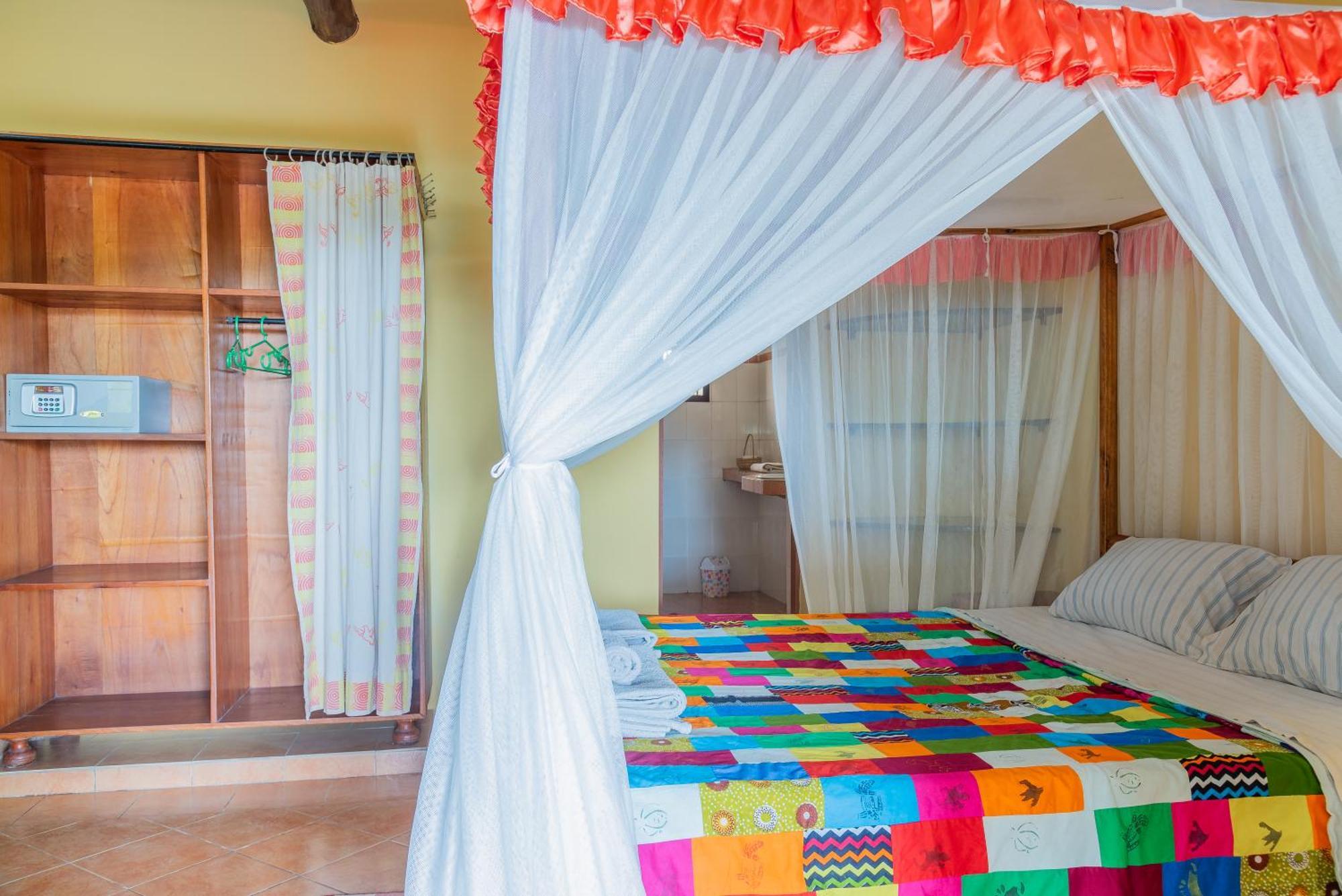 Aparthotel Jardin Tropical Бужумбура Екстериор снимка