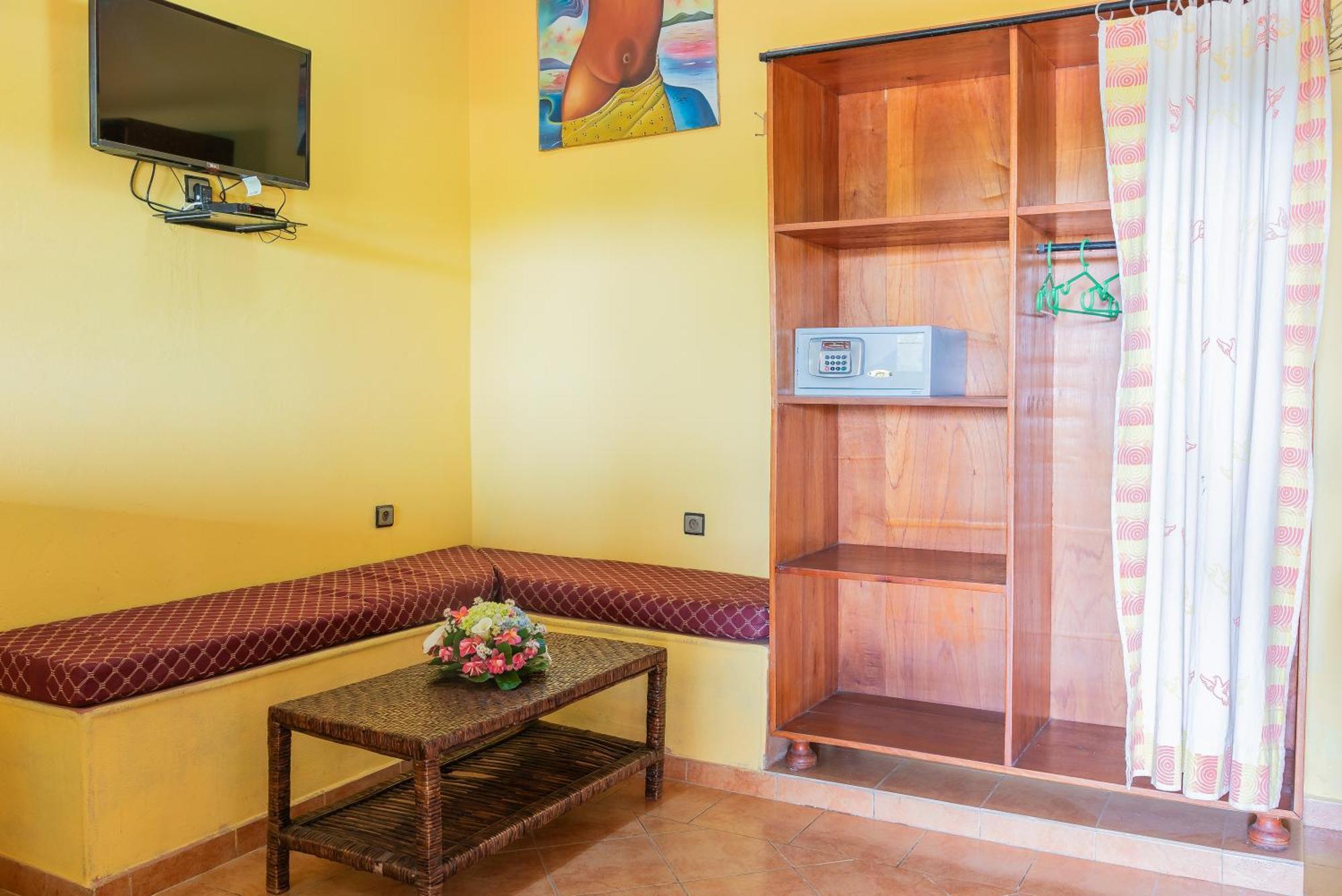 Aparthotel Jardin Tropical Бужумбура Екстериор снимка